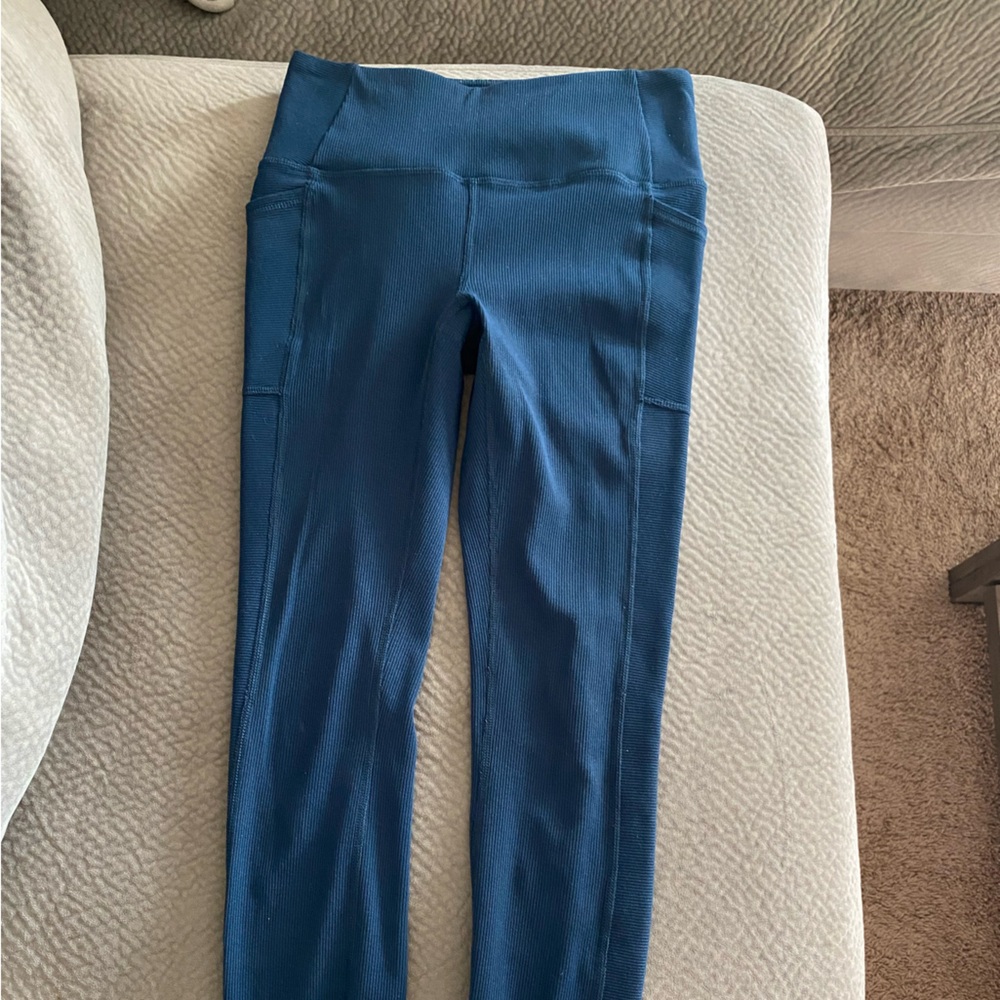 Dark blue leggings